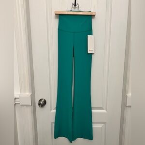 NWT (new with tag) Lululemon Groove SHR Flare Pant *Nulu 32.5”  Size 0